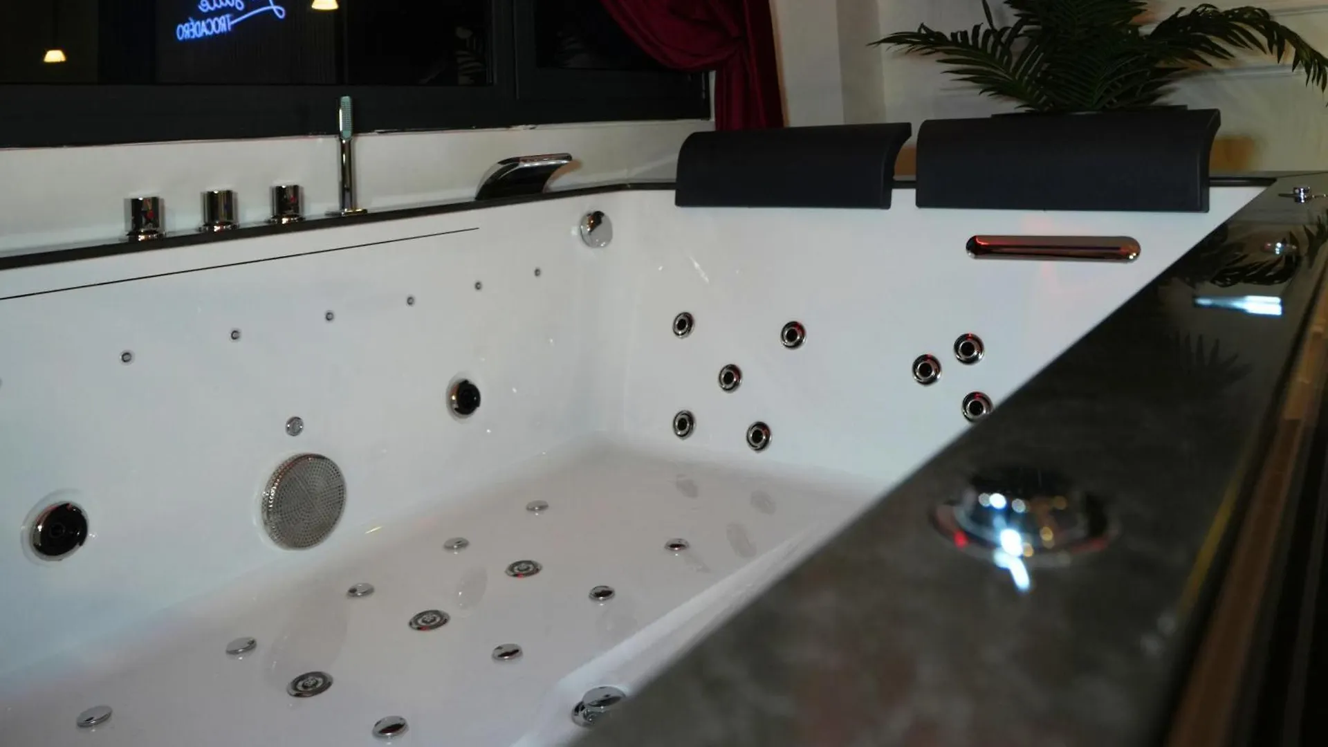 פריז La Suite Trocadero - Private Jaccuzi 0*,